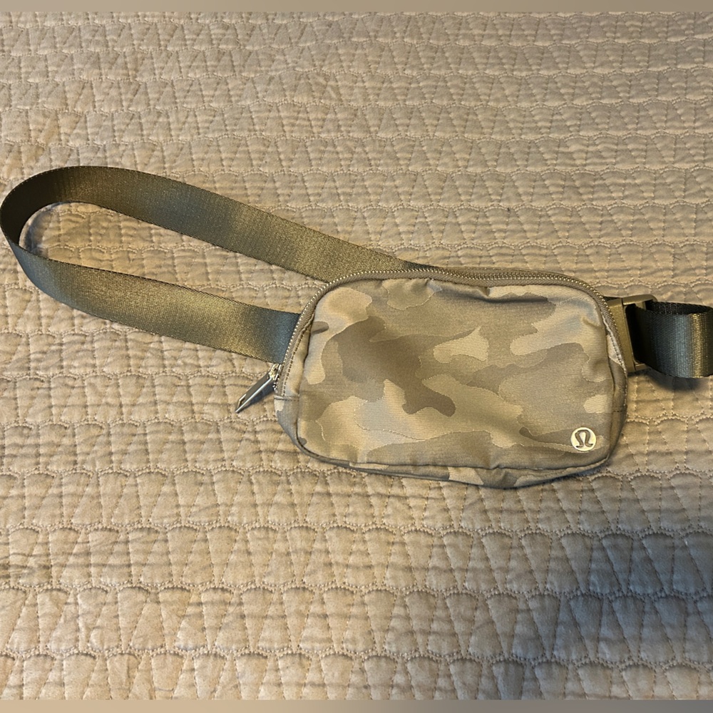 Lululemon OG Belt Bag in Heritage Camo